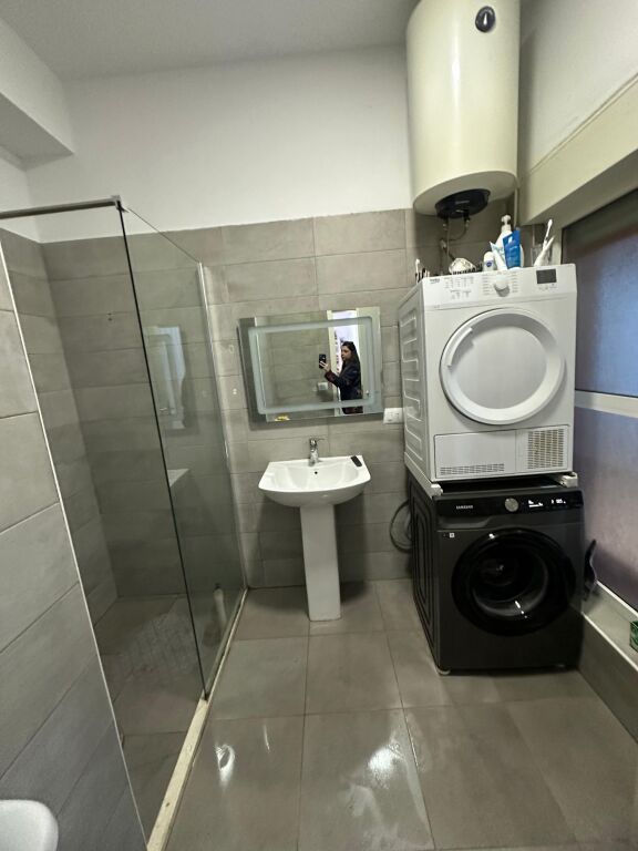 Shitet garsoniere – Mangalem, Ali Demi