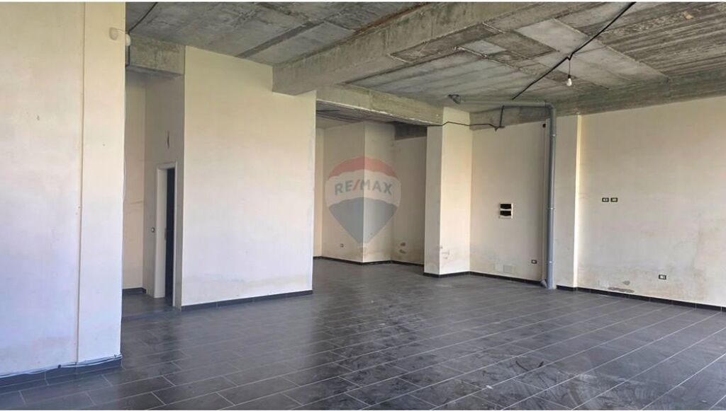 🔥🌊 OKAZION ELITAR – AMBIENT TREGTAR NË VIJË TË PARË, LUNGOMARE VLORË 🌊🔥