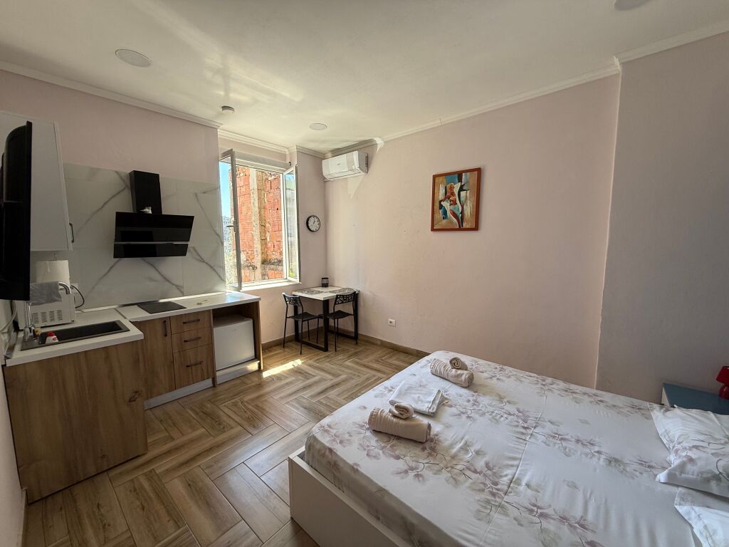 SHITEN, 2 x STUDIO  ISH STADIUMI DINAMO, TIRANË