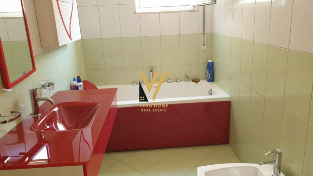 JEPET APARTAMENT 2+1+2 ME QIRA TE ISH FUSHA E AVIACIONIT 65.000 LEKE