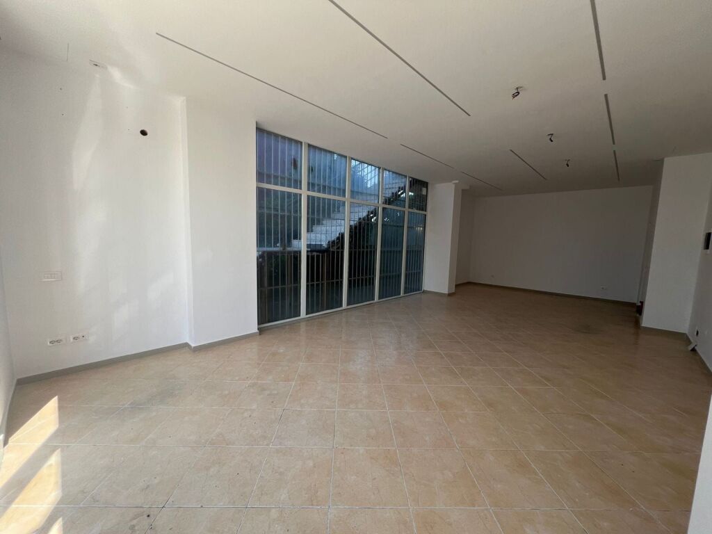 Dyqan Me Qera Ne Kamez (ID BD21861) Tirane