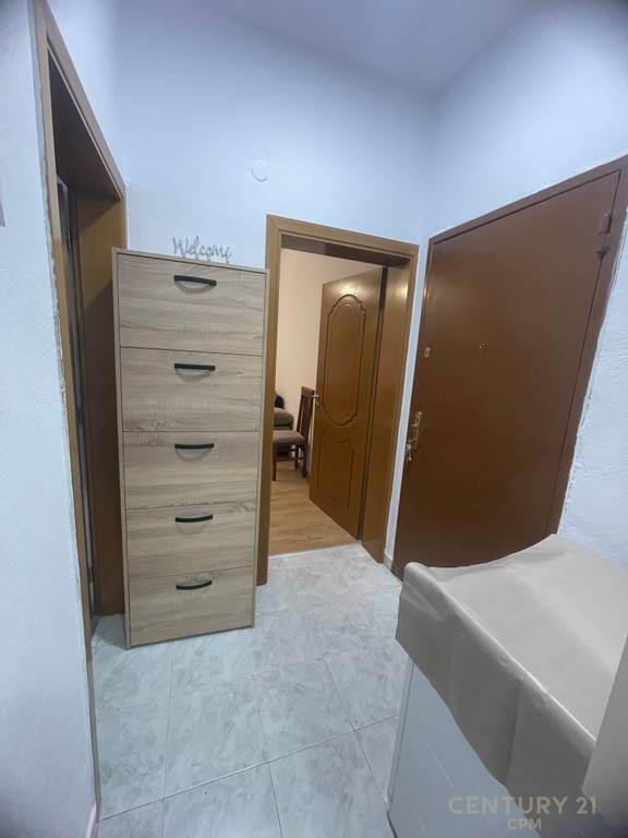 Affittasi 1+1 al Pazari i Ri, vicino a Optika Roma 600 € /Mese