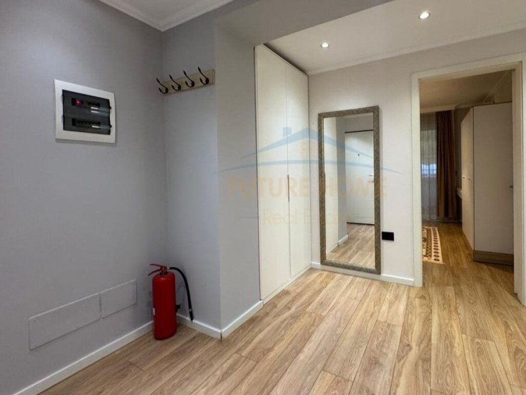 Shitet, Apartament 2+1, Rruga Mine Peza, Tiranë.