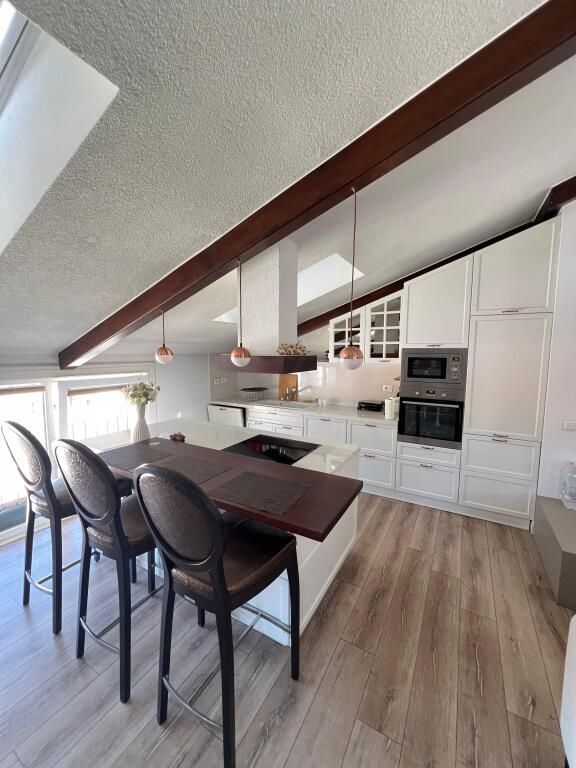 Apartament 3+1 me qira ne Teg!
