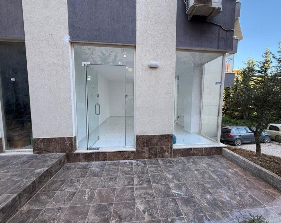 Ambient Biznesi me Qira – Pranë Aksit Kryesor Rrugor, Fresk