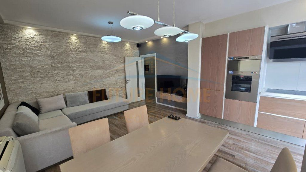 Shitet apartament 2+1+2 , Selite pran bllokut te vilave  