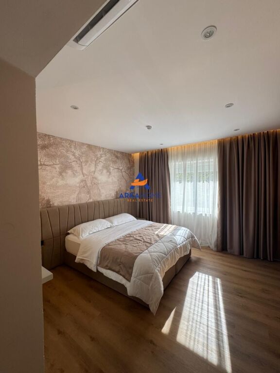 FOR RENT HOTEL+BAR+VERANDA 600M2 "WILLSON SQUARE" 12500 EURO