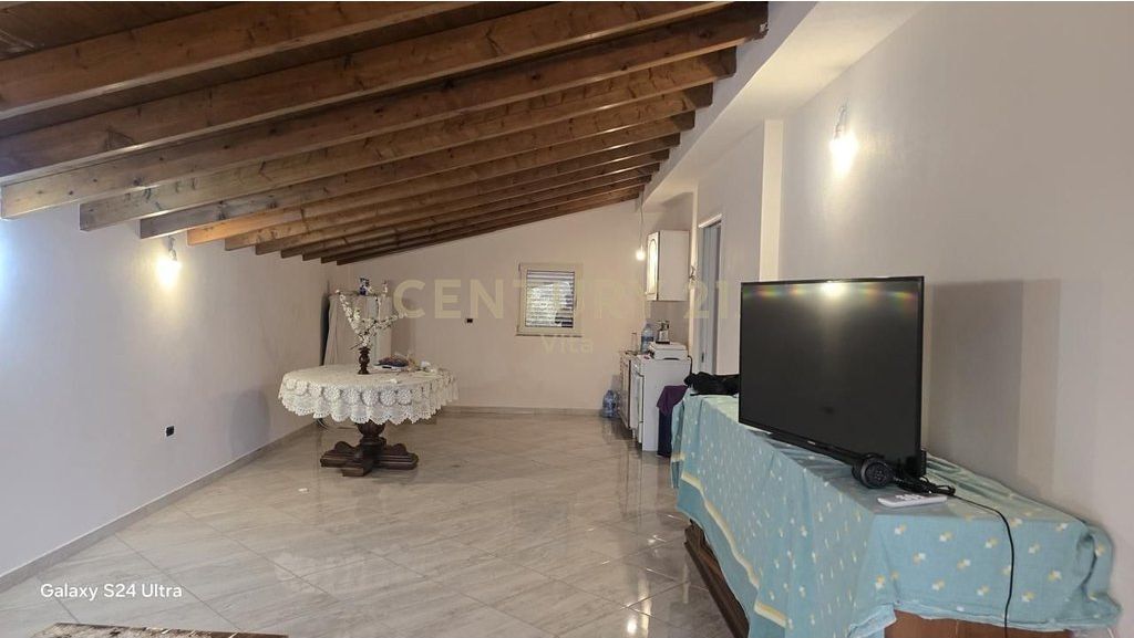 SHITET VILE NE QENDER TE DURRESIT !!!!!!!!! 300,000 € Sip. Totale  248m2