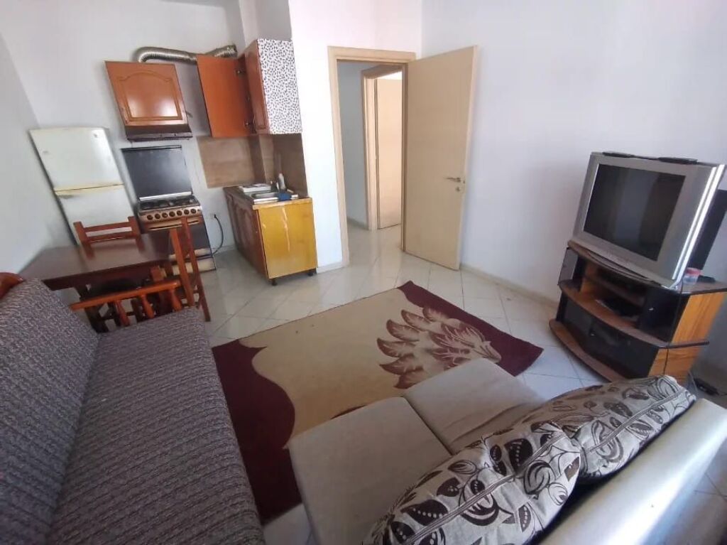 Jepet Me Qera Apartament 1+1+1 Ballkon