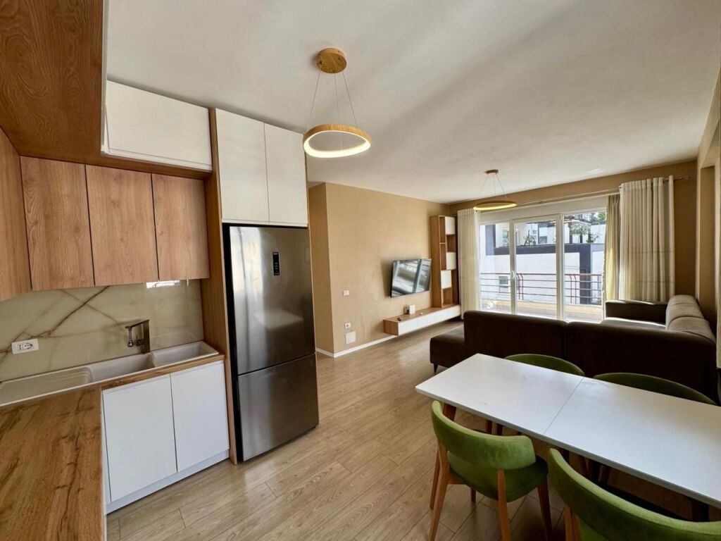 Liqeni Thate shitet 2+1+2