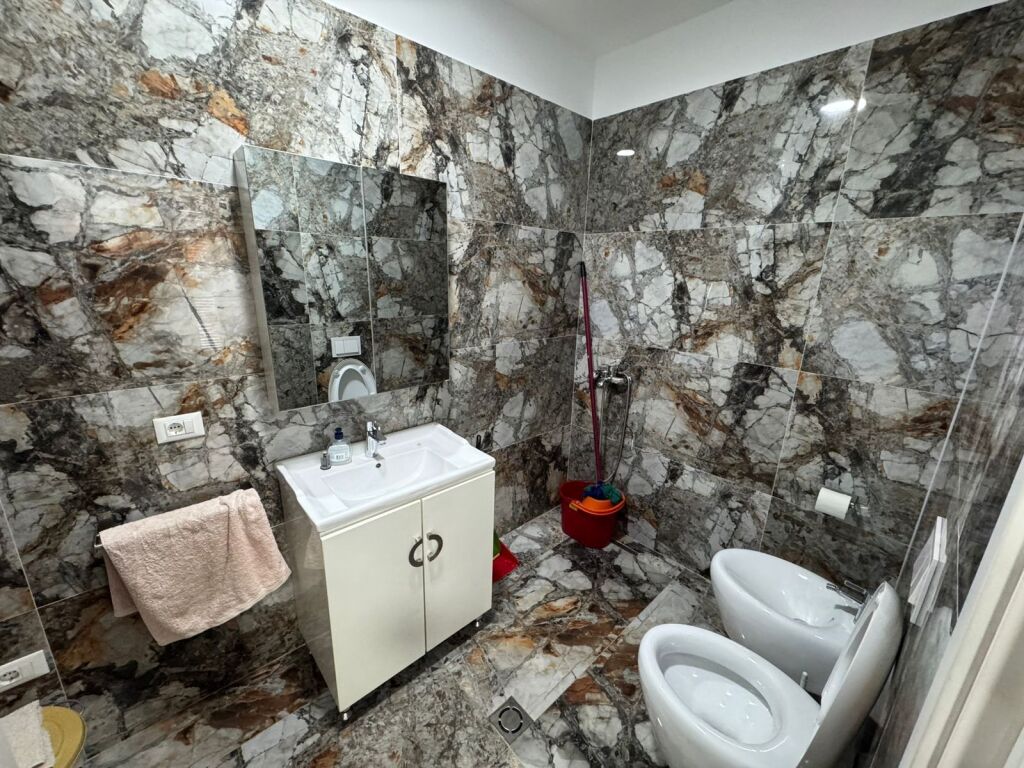 Apartment me qera 2+1+parkim teg secret garden