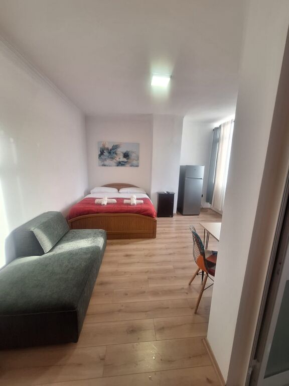 Garsoniere me qera Rruga Muhamet Gjollesha, prane Ring Center, vlera 40 000 leke