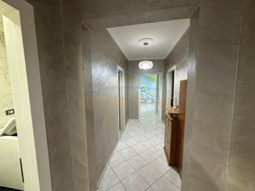 Shitet, Apartament 2+1+2, Laprake, Tirane