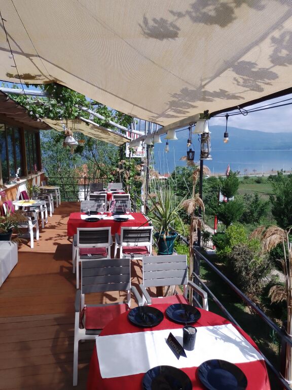 ville ne shitje....hotel plus restaurant