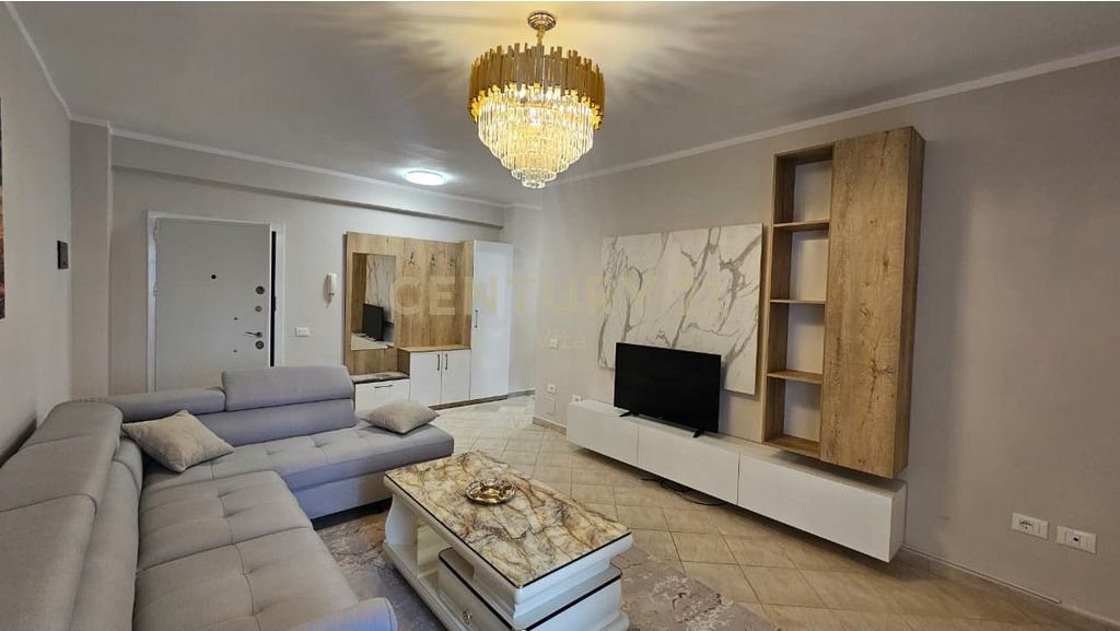 Shitet Apartament 2+1 pranë Markatës së Fruta-Perimeve , Durres !!