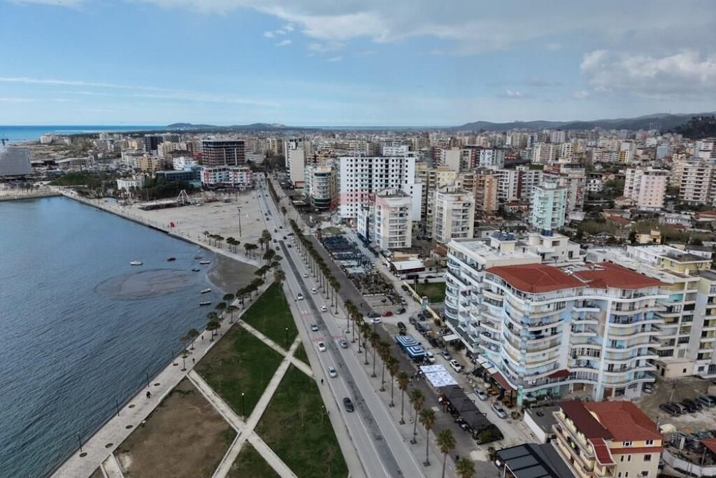 🔥🌊 OKAZION ELITAR – AMBIENT TREGTAR NË VIJË TË PARË, LUNGOMARE VLORË 🌊🔥