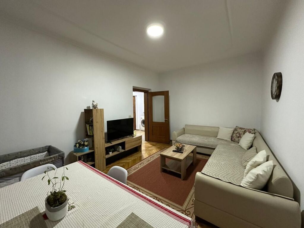 Jepet Me Qera Apartament 2+1+1 Ballkon