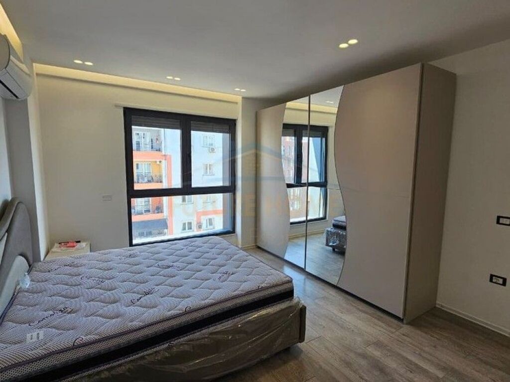 Shitet, Apartament 2+1+2 , Kompleksi Ndregjoni, Jordan Misja.