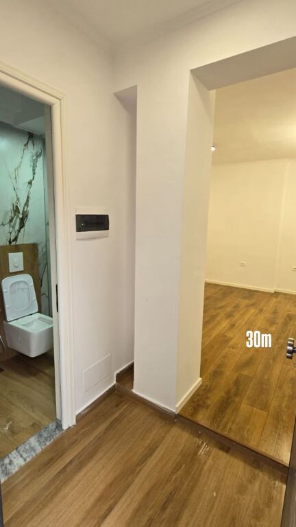 🏠 SHITET: 2 Gazonjere. 59m² Totale (📍Rr. Sulejman Delvina - Vasil Shanto)🔥 Super mundësi || Sapo rinovuar ✨️ 158,000€ 💶💶