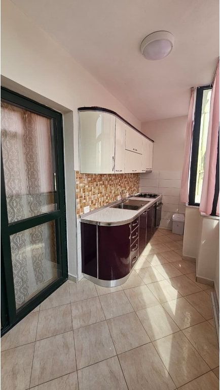 Shitet Apartament 2+1 pranë Markatës së Fruta-Perimeve , Durres !!