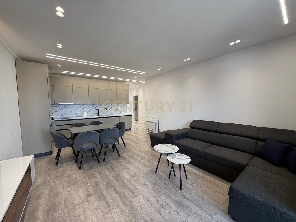 Apartament 2+1+2 per shitje te Bulevardi i Ri