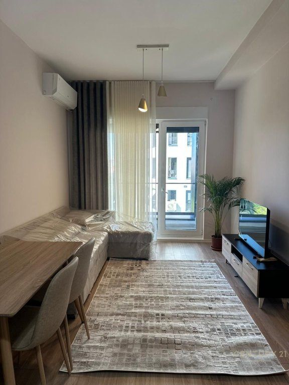 Jepet me qira apartament 1+1 tek Kompleksi Magnet, në zonën e 21 Dhjetorit.