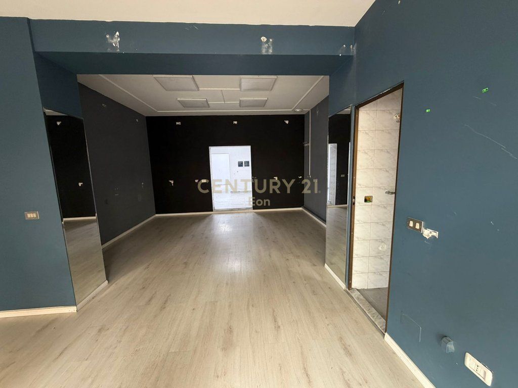 JEPET ME QIRA DYQAN PRANE MARKATES NE DURRES