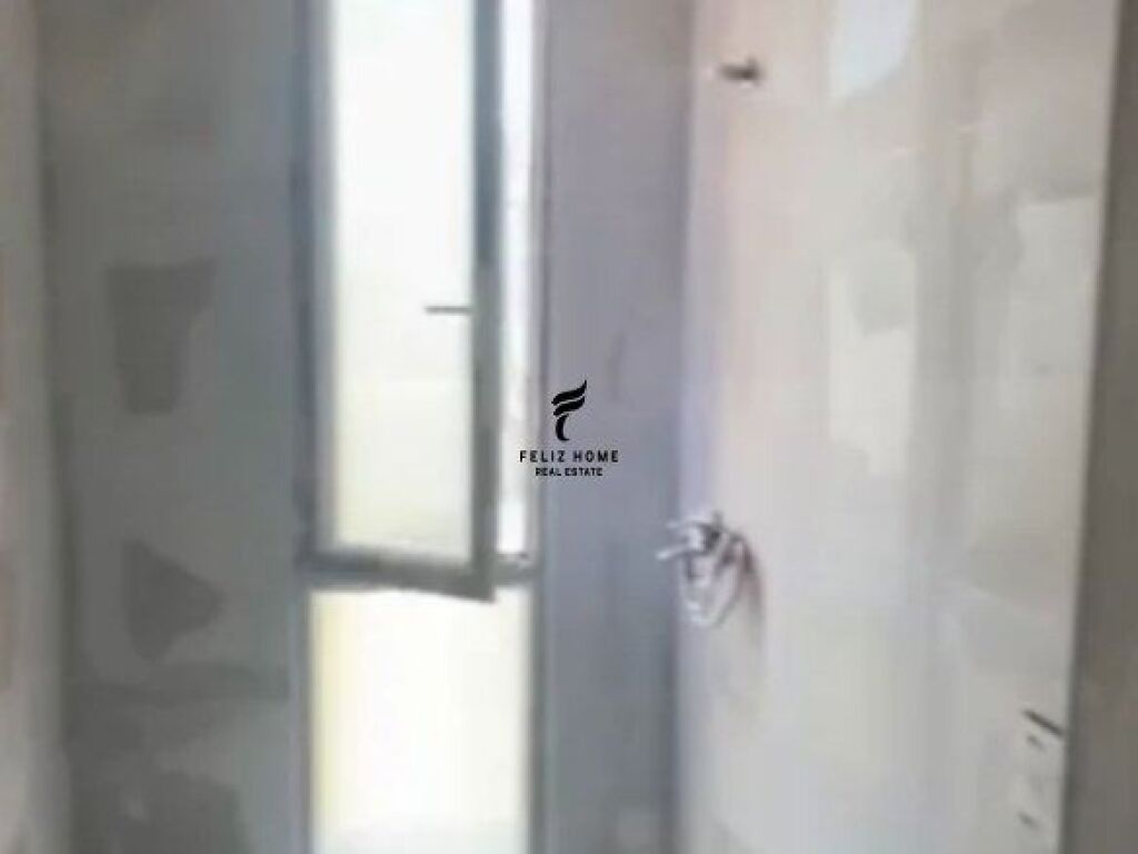 ZYRE ME QERA 148 M2 RRUGA E DIBRES 90.000 LEKE FH-67556