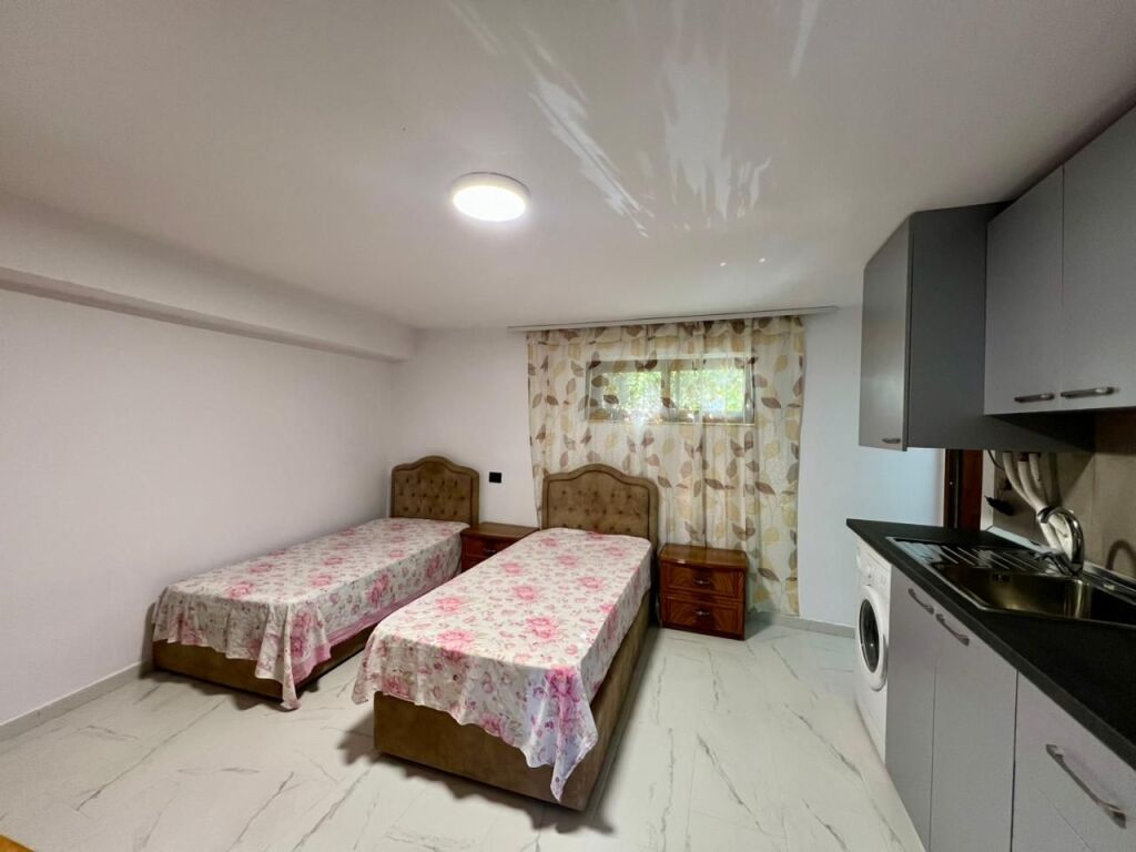 Qira, Garsoniere “Rr.Mihal Grameno” – Tiranë.