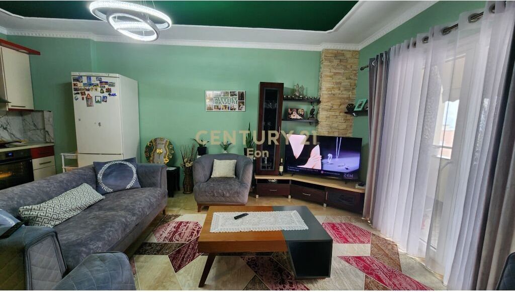 Apartament 3+1+2 ballkone per shitje në Plazh, Durrës.  Organizohet ne nje salle ndenje se bashku me kuzhinen, 3 dhoma gjumi ,1 tualet dhe 2 ballkone.  • Sipërfaqe neto: 106.6 m2.  • Sipërfaqe bruto: 118.5 m².  • Ndodhet në një pallati te ri te pajisur me ashensor.  • Dokumentacion i rregullt hipotekor.  • Shitet i mobiluar.  • Zona ne te cilen ndodhet ofron te gjithe facilitetet e nevojshme .   • Për më shumë informacion, ju lutemi na kontaktoni!