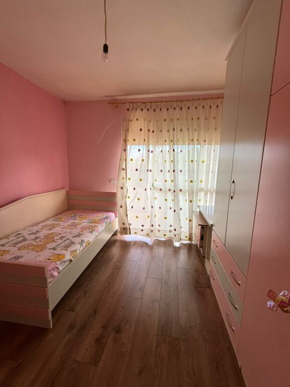 Jepet Me Qera Apartament 3+1+2 Ballkone