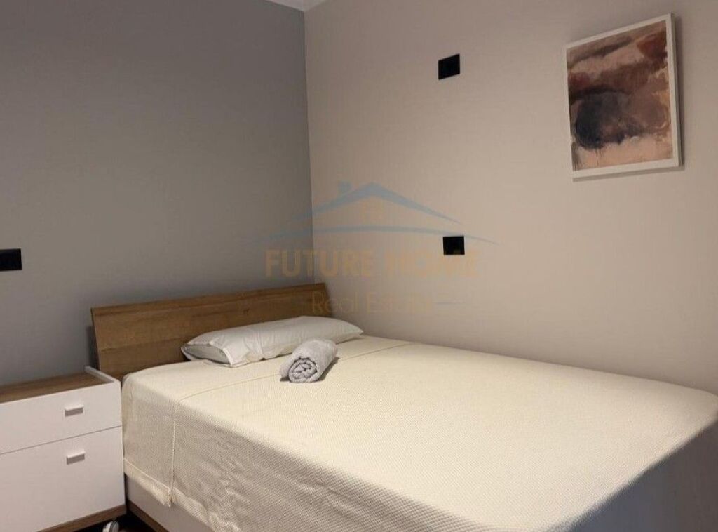 Shitet, Apartament 2+1, Rruga Mine Peza, Tiranë.