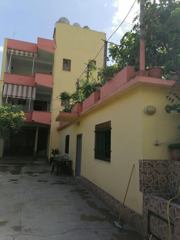 SHITET SHTEPI PRIVATE NE DURRES (PLAZH)