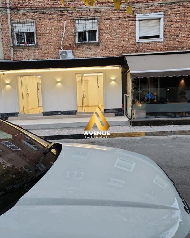 JEPET ME QIRA AMBIENT – 21 DHJETORI, PRANË MARKET JOENA, TIRANË