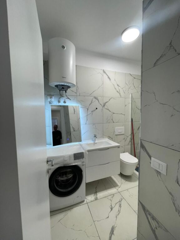 Jepet me qera apartamenti 1+1 ,tek Univers City 40.000 lekë