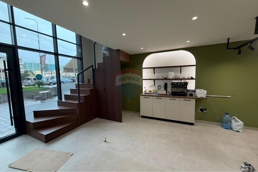 Dyqan - Për Shitje - Porcelan, Tiranë(ID: 530581007-180)