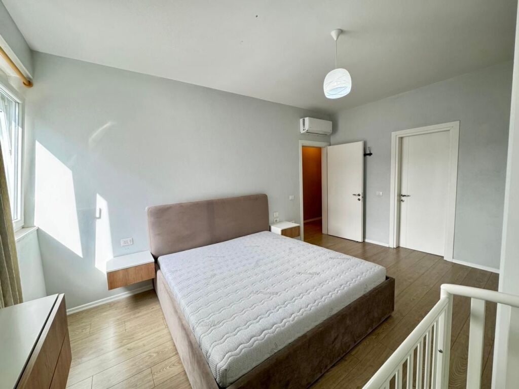 Liqeni Thate shitet 2+1+2