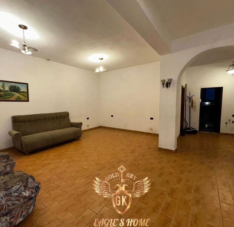 Vile me Qera • 2 Kate, 6+1+3 📍Ura Dajlanit  500€ ✅