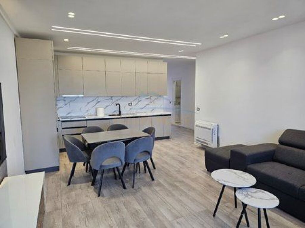 Shitet, Apartament 2+1+2 , Kompleksi Ndregjoni, Jordan Misja.