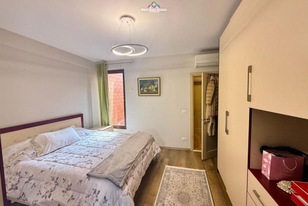 Apartament Per Shitje 3+1+ 2 Poste Parkimi tek Kopshti Botanik ( ID B130113) Tirane