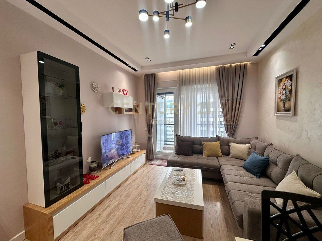 Jepet me qira apartament 1+1 luksoz në Kompleksin Magnet.