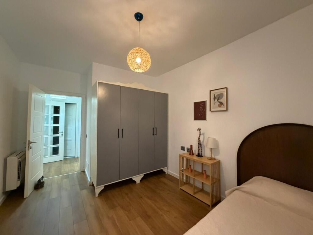 Apartament 2+1 per qira tek Liqeni i Thate.