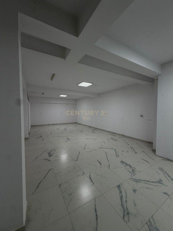 JEPET ME QIRA DYQAN PRANE MARKATES NE DURRES