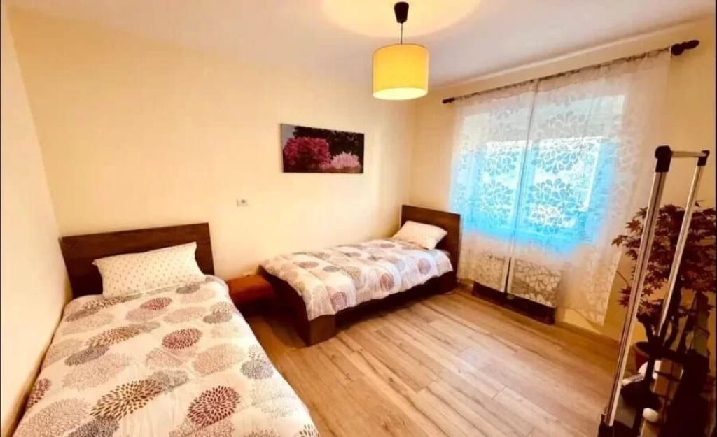 APARTAMENT 2+1 ME QERA TE RRUGA ELBASANIT