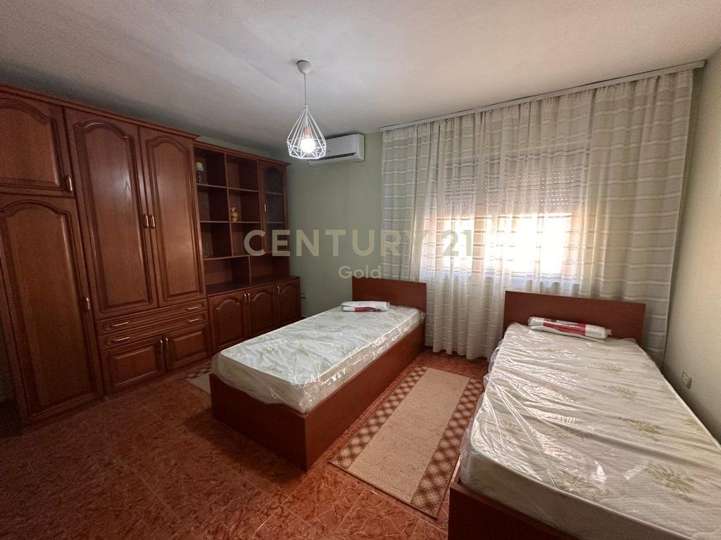 JEPET ME QIRA APARTAMENT 2+1 TEK ISH BLLOKU PRANE LIBRIT UNIVERSITAR ! 600 € /Muaj