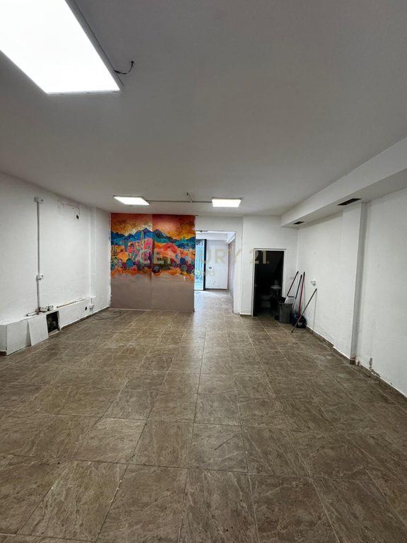 Biznes Me Qira prane Liqenit te Tiranës | 73 m²