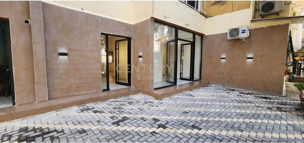 Xhamllik – Commercial space for rent, ground floor, 80 m²