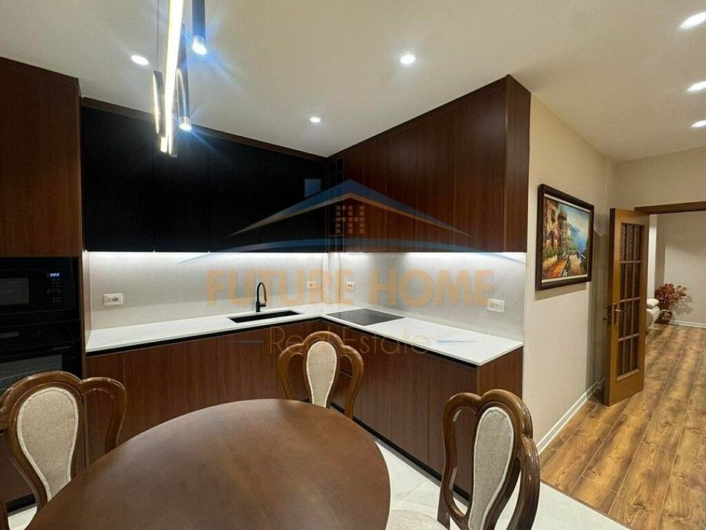 In vendita , Appartamento 2+1+2 , Via Mine Peza , Tirana