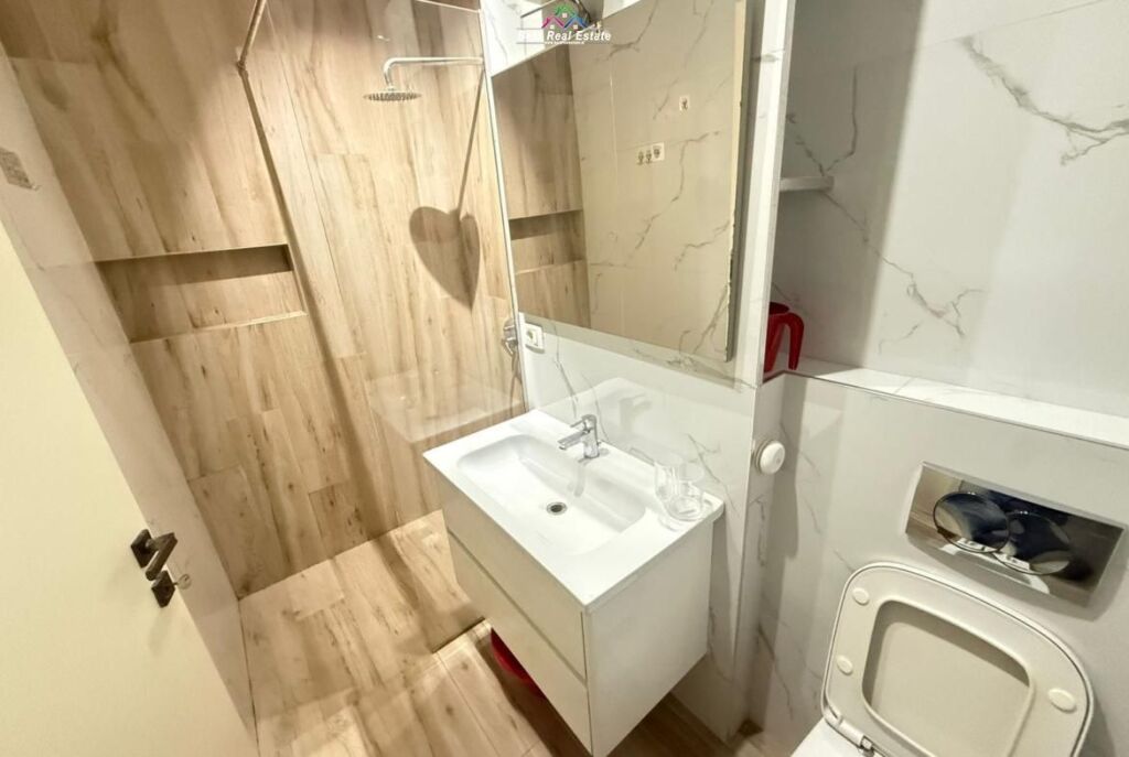 Apartament Me Qera 2+1 Tek Pazari i Ri (ID B2201117) Tirane.