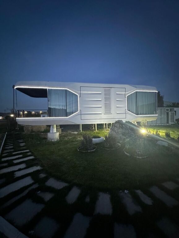 🌿 Shtëpi Ekologjike “Capsule House” – Smart Living &amp; Investim Fitimprurës 🌿